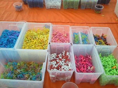 まちなみ公園9月のイベント、洗濯ばさみアート空間